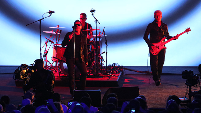 U2-live-apple